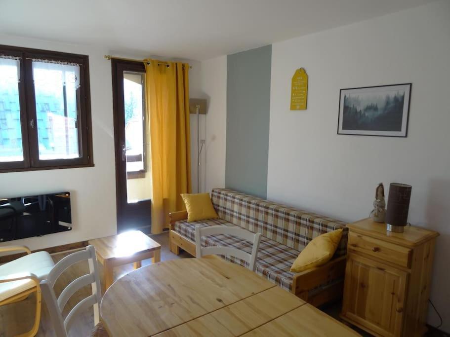 Appartement Au Coeur Du Village Avec Parking Prive Mijoux Buitenkant foto