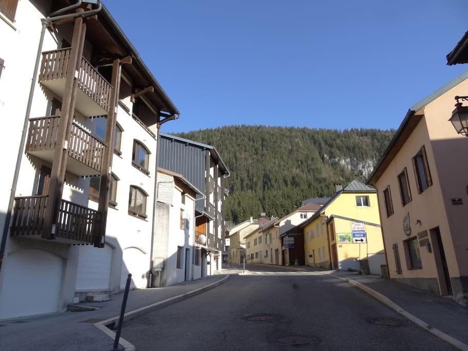 Appartement Au Coeur Du Village Avec Parking Prive Mijoux Buitenkant foto