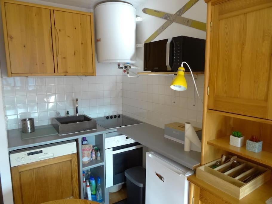 Appartement Au Coeur Du Village Avec Parking Prive Mijoux Buitenkant foto