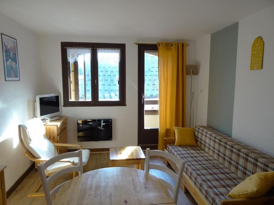 Appartement Au Coeur Du Village Avec Parking Prive Mijoux Buitenkant foto